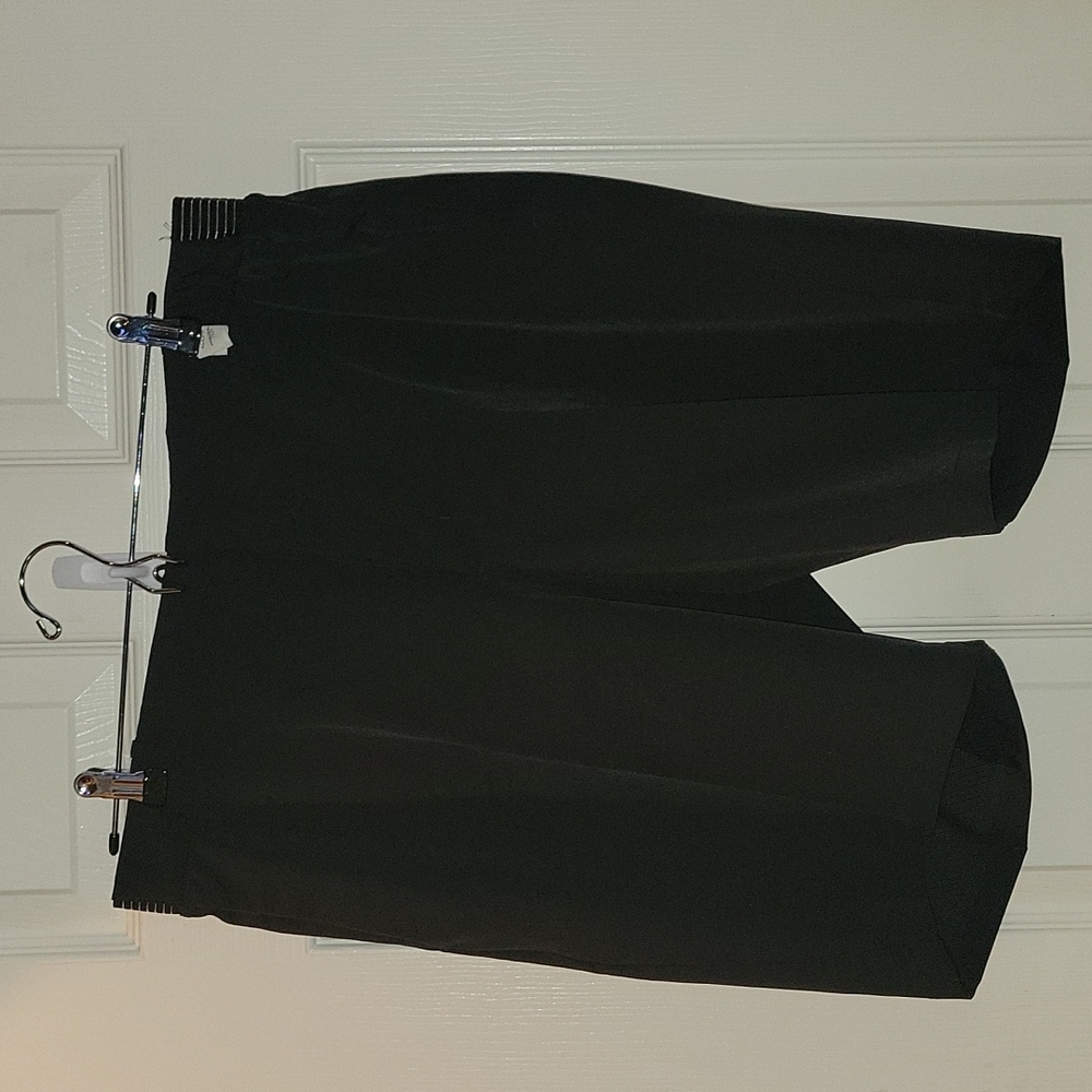 NIKE MENS GOLFING SHORTS LIKE NEW SZ 36 BLACK WITH LOGO ON WAIST BAND